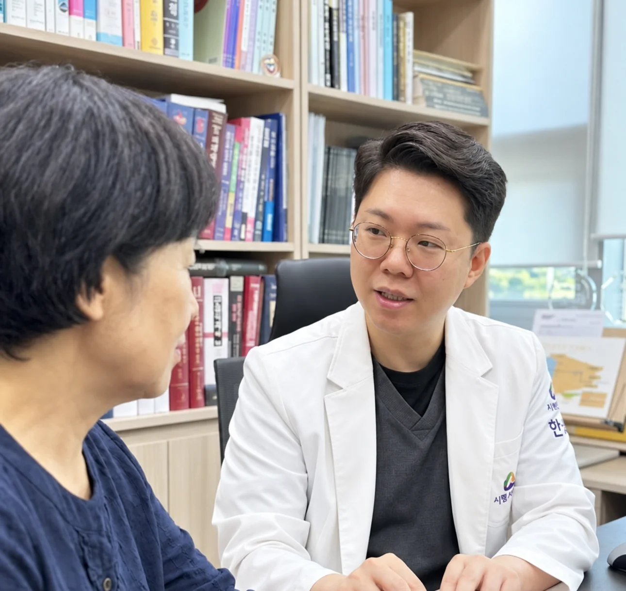 식사 구성에 관해 설명하는 소현우 원장