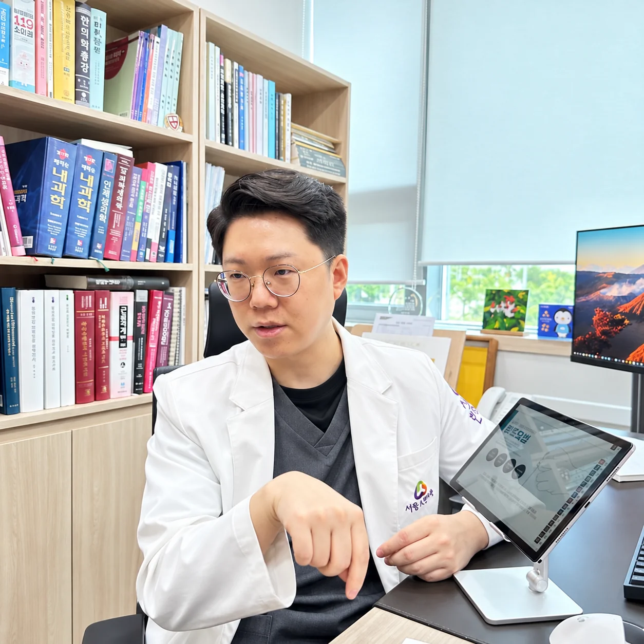 산후 체중 관리 상담을 설명하는 소현우 원장