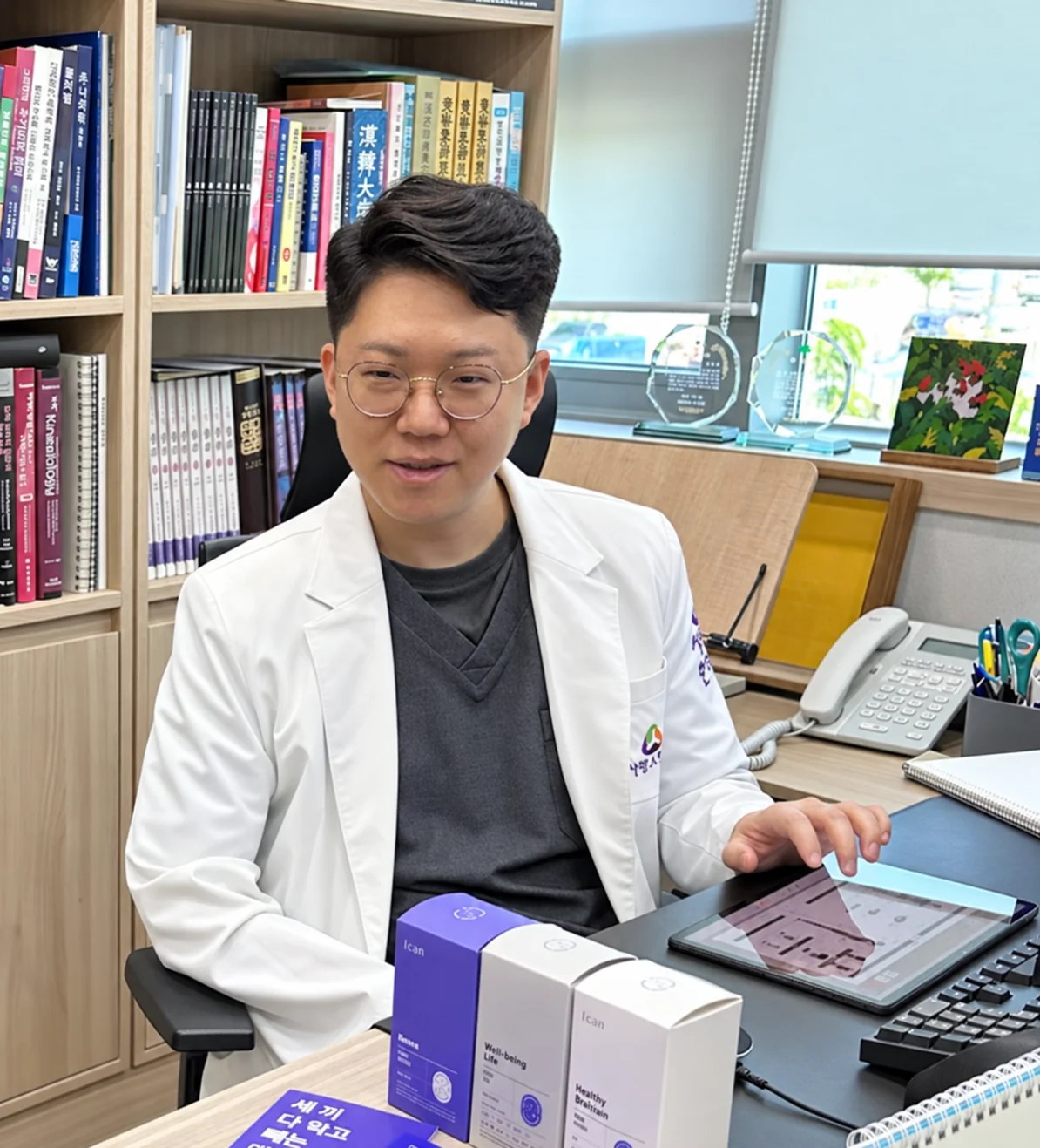 진료실에서 상담하는 소현우 원장