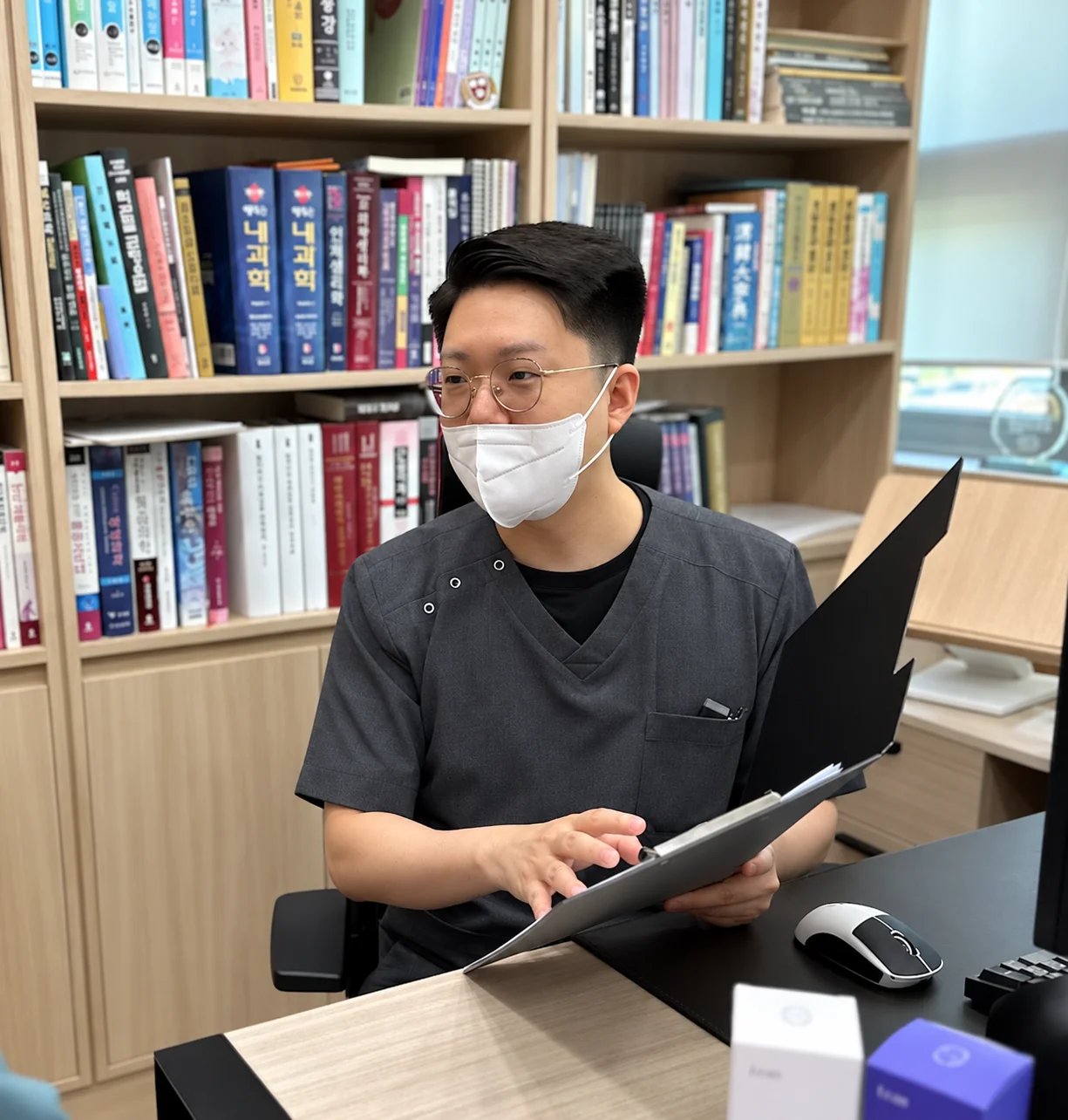 상담 중인 소현우 원장